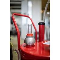 Chariot &agrave; carburant en acier de 25 gallons avec pompe rotative bidirectionnelle et filtre PR Distribution