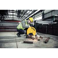 Scie &agrave; tronçonner, 14", 4000 tr/min &agrave; vide, 120 V, 15 A PR Distribution